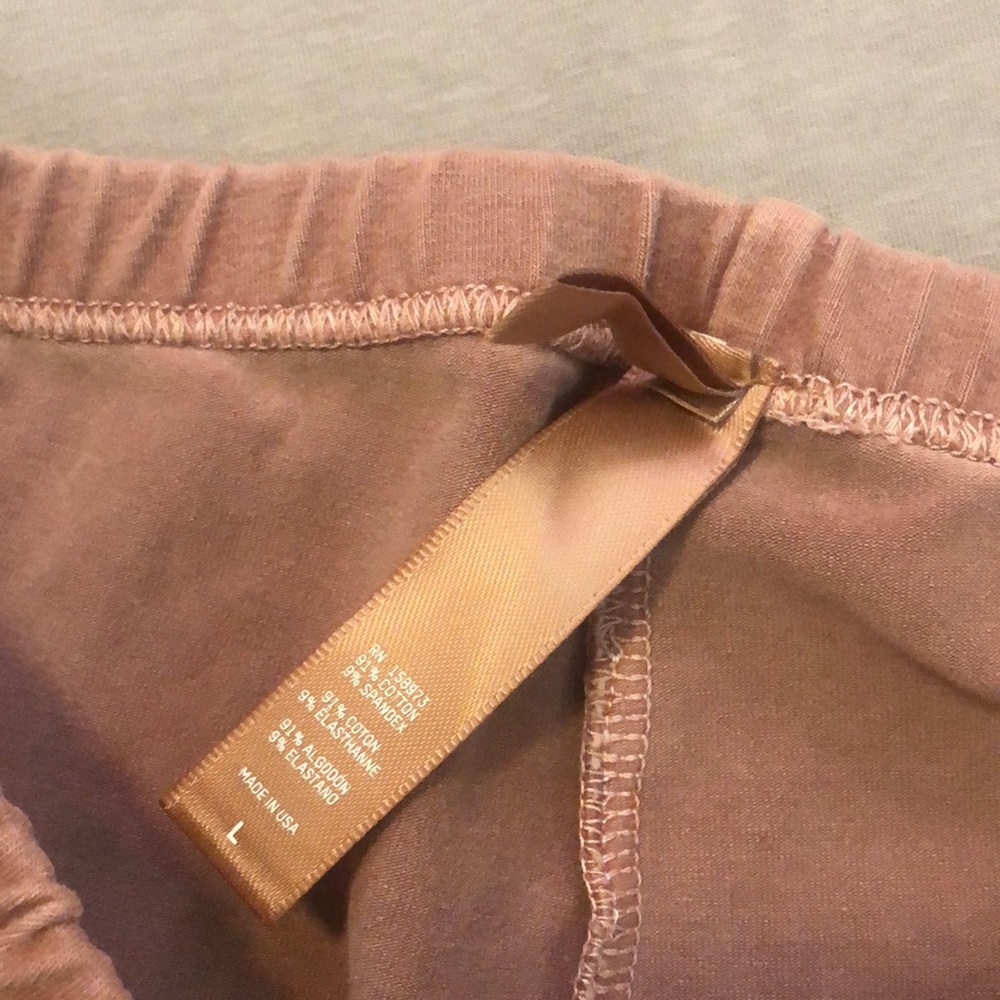 Skims lot of 3. 2 mid thigh shorts large and 1 top 3X - Picture 3 of 6